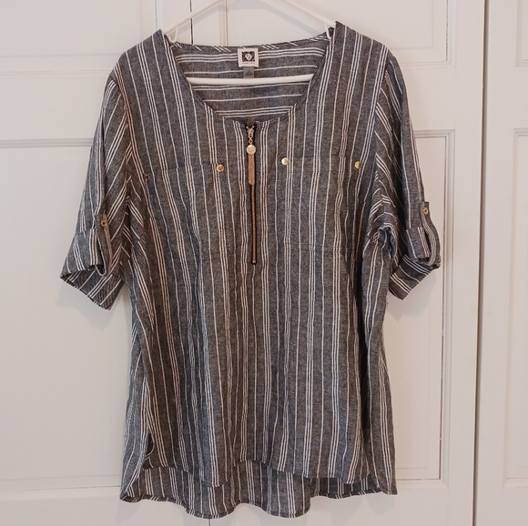 Anne Klein Tops - Anne Klein short sleeve tunic